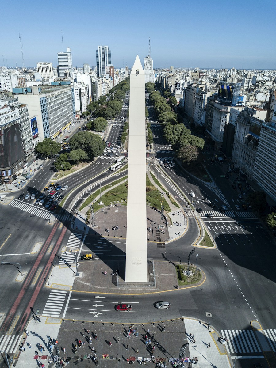 Vista do Obelisco e Avenida 9 de Julho em Buenos Aires