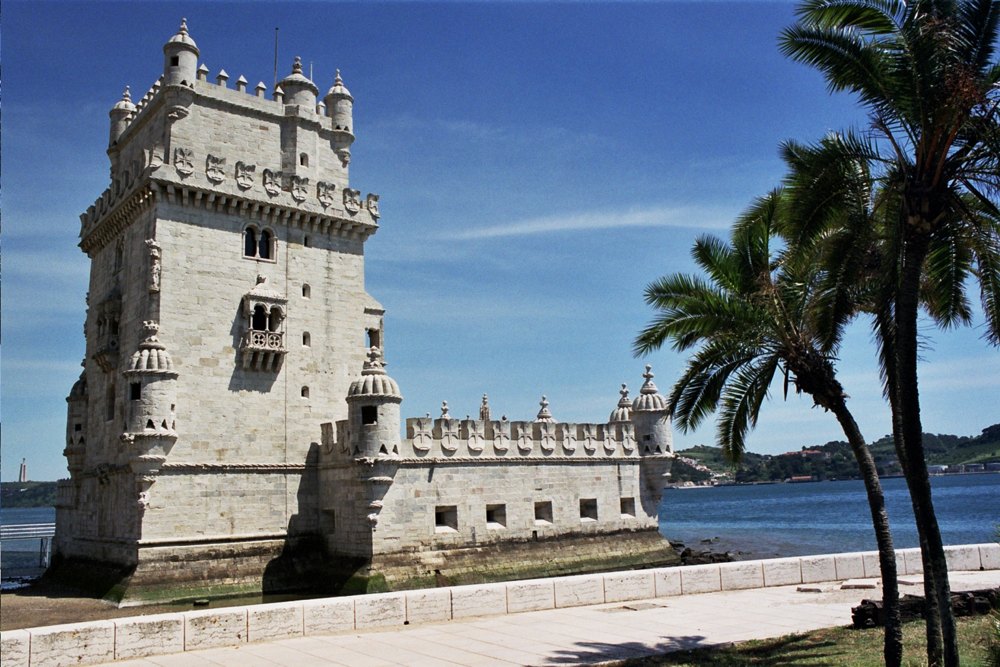 Torre de Belém em Lisboa à beira do rio Tejo